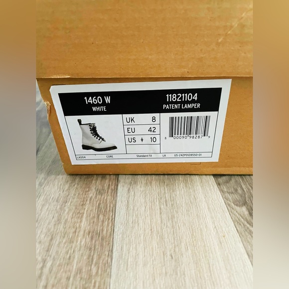 1460 Women's Dr. Martens Patent Leather Lace Up Boot. - Picture 5 of 5